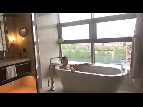 ❤️ Pitikek mezin Bi dilgermî pizika xwe di serşokê de dihejîne Kalîteya porno li ku.novoporn.ru